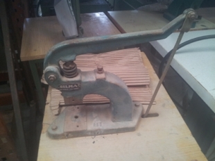 MÁQUINA PARA PICAR O AGUJEREAR 