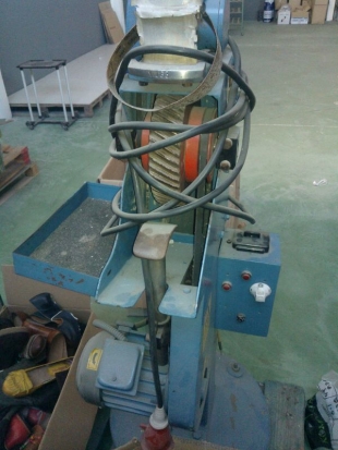 Máquina Rebatir el Montado. 