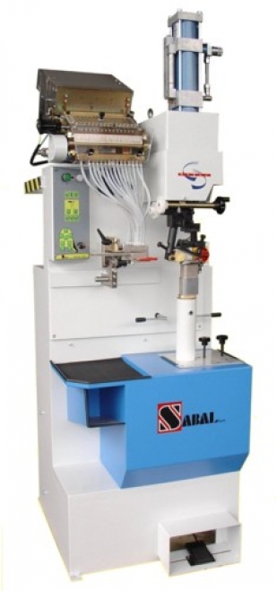 MÁQUINA DE CLAVAR Mod. 300 14v a 7 