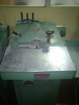 Máquina para lijado del canto de la suela 