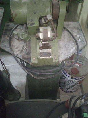 Máquina para refinar suelas. 