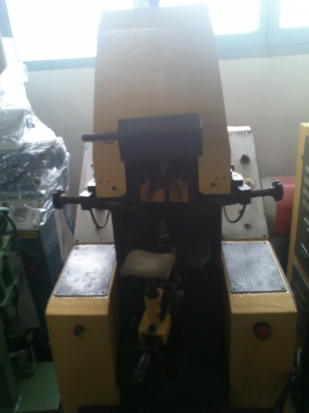 Máquina de montar talones con parpador 