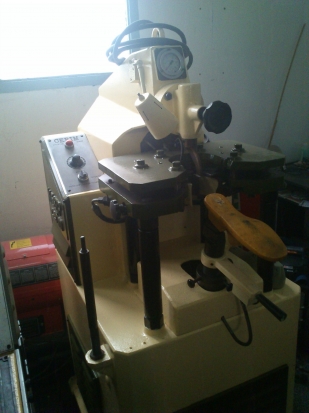 Máquina de montar talones 