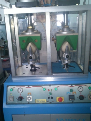 Máquina para moldear palas de bota 