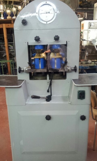 Máquina de moldear de pilón CG1 