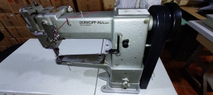 Maquina de coser de brazo y triple arrastre, bancada abatible, DURKOPP ADLER 069 