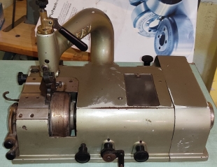 Maquina de rebajar piel con motor de embrague y con grupo de aspiración, FAV 