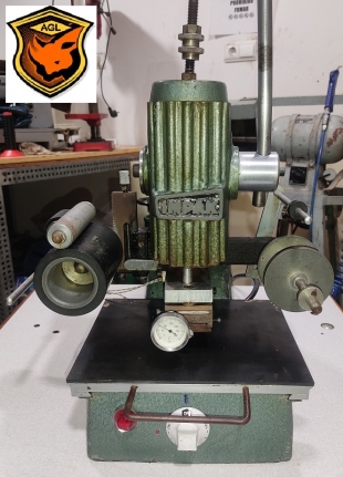 Maquina de timbrar y grabar IMPAK 