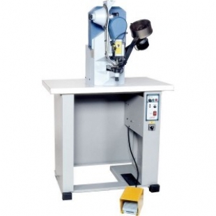 Máquina para poner broches J-596B 