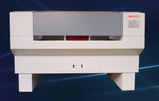 828Q HIGHTEX. Máquina cortadora de correas láser programable y perforadora 828Q HIGHTEX. Máquina cortadora de correas láser programable y perforadora
