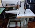 Maquina de coser de brazo de triple arrastre, marca AGL 