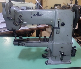 Maquina de coser de brazo y triple arrastre ADLER 069 Maquina de coser de brazo y triple arrastre ADLER 069